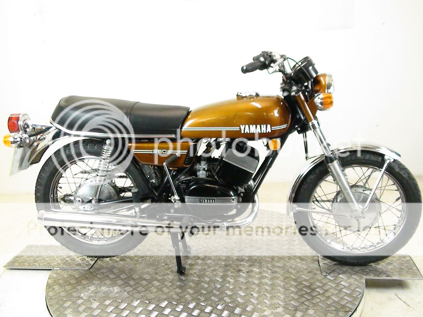 RD250-2 Photo by dksparesebay | Photobucket